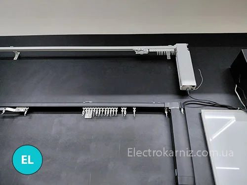 Електричні карнизи для штор на стенді Electrokarniz